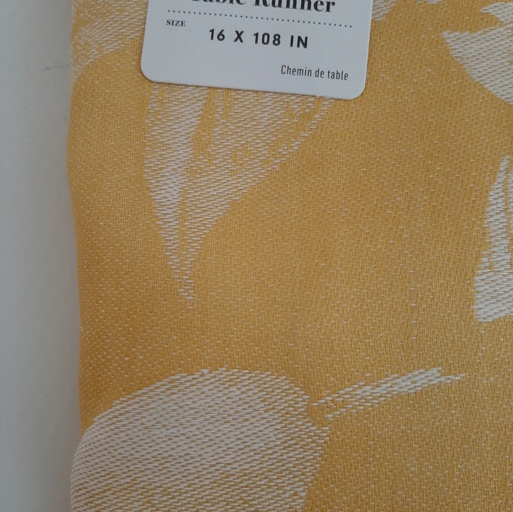 **Williams Sonoma Citrus Jacquard Linen Table Runner